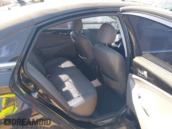 2011 Hyundai Sonata Limited с VIN 5NPEC4AC7BH183612, выставлен на аукционе IAAI как лот 43399301 с пробегом 112 981 миль миль и . История ставок и продаж доступна на DreamBid. Изображение 8.