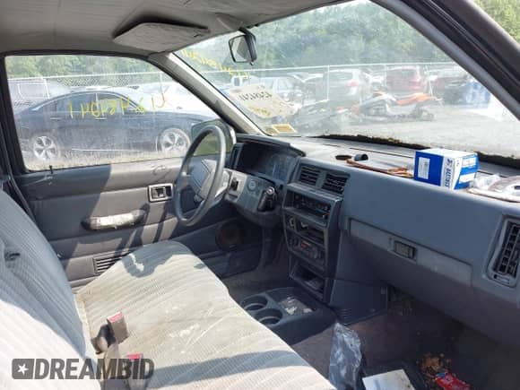 1993 Nissan Frontier z VIN 1N6SD11S1PC337477, wystawiony jako IAAI lot #42484241 z przebiegiem 89 985 mil mil oraz . Historia ofert i sprzedaży dostępna na DreamBid. Obrazek 5.
