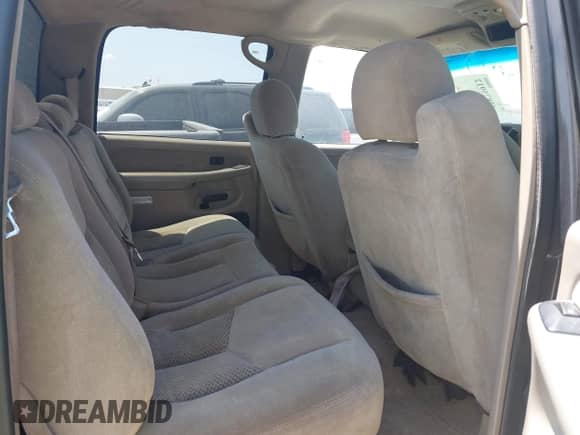 2003 Chevrolet Silverado 2500HD LS z VIN 1GCHK23U93F155736, wystawiony jako IAAI lot #42825912 z przebiegiem 195 691 mil mil oraz . Historia ofert i sprzedaży dostępna na DreamBid. Obrazek 8.