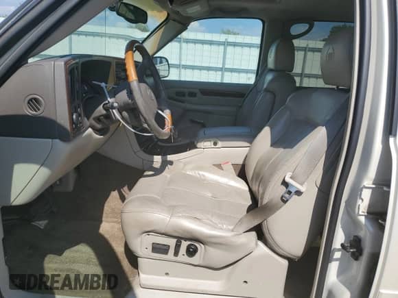 2002 Cadillac Escalade EXT with VIN 3GYEK63N62G352535, listed as a Copart auction lot 65949854 with 174,828 mi miles and Salvage title. Bid and sale history available at DreamBid. Image 7.