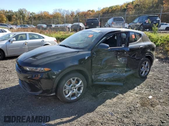 2024 Dodge Hornet R/T z VIN ZACPDFCW0R3A36128, wystawiony jako Copart lot #90036705 z przebiegiem 25 669 mil mil oraz Czysty tytuł • Clean title. Historia ofert i sprzedaży dostępna na DreamBid. Obrazek 1.