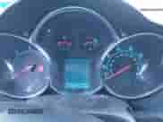 2015 Chevrolet Cruze Diesel z VIN 1G1P75SZ8F7188150, wystawiony jako IAAI lot #41299653 z przebiegiem 152 717 mil mil oraz . Historia ofert i sprzedaży dostępna na DreamBid. Obrazek 7.