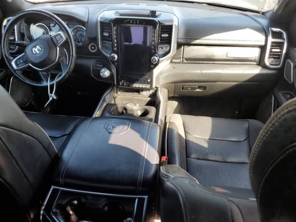 2022 Ram 1500 Laramie z VIN 1C6RREJM8NN178736, wystawiony jako Copart lot #74708194 z przebiegiem Nie podano mil oraz Nie do naprawy • Non repairable. Historia ofert i sprzedaży dostępna na DreamBid. Obrazek 8.