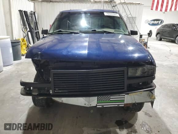 2000 Chevrolet Blazer LS z VIN 1GNCS13W7YK297644, wystawiony jako Copart lot #70089505 z przebiegiem 264 962 mil mil oraz Szkoda całkowita • Salvage title. Historia ofert i sprzedaży dostępna na DreamBid. Obrazek 5.