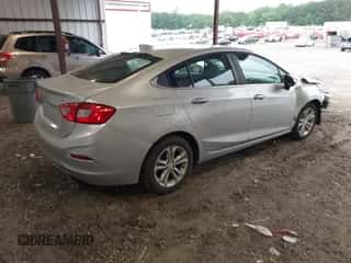 2019 Chevrolet Cruze LT z VIN 1G1BE5SM9K7140705, wystawiony jako IAAI lot #42861442 z przebiegiem 139 280 mil mil oraz . Historia ofert i sprzedaży dostępna na DreamBid. Obrazek 4.