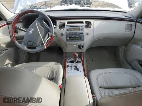 2007 Hyundai Azera SE z VIN KMHFC46F47A188591, wystawiony jako Copart lot #87225494 z przebiegiem 86 047 mil mil oraz Szkoda całkowita • Salvage title. Historia ofert i sprzedaży dostępna na DreamBid. Obrazek 8.