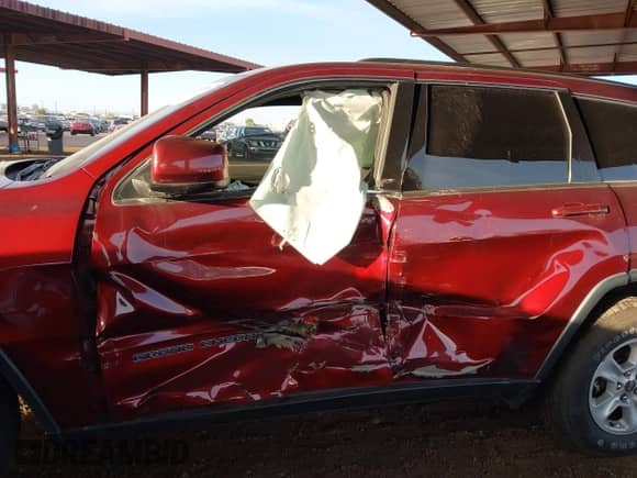 2017 Jeep Grand Cherokee Laredo with VIN 1C4RJEAG4HC813316, listed as a IAAI auction lot 42700731 with 179,874 mi miles and . Bid and sale history available at DreamBid. Image 6.