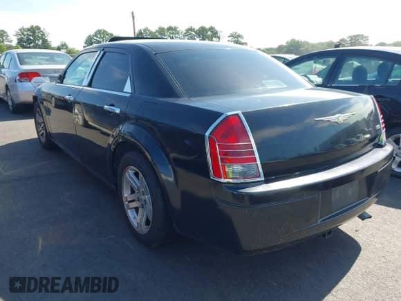 2006 Chrysler 300 with VIN 2C3KA43R56H484960, listed as a IAAI auction lot 42522592 with 200,012 mi miles and . Bid and sale history available at DreamBid. Image 3.