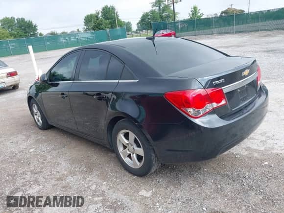 2013 Chevrolet Cruze 1LT z VIN 1G1PC5SB7D7259009, wystawiony jako IAAI lot #42685239 z przebiegiem 200 563 mil mil oraz . Historia ofert i sprzedaży dostępna na DreamBid. Obrazek 3.