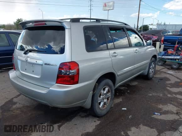 2005 Toyota Highlander с VIN JTEEP21A950125442, выставлен на аукционе IAAI как лот 43232361 с пробегом Не указан миль и . История ставок и продаж доступна на DreamBid. Изображение 4.