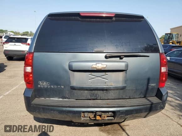 2010 Chevrolet Suburban LS с VIN 1GNUKHE32AR212268, выставлен на аукционе Copart как лот 57613895 с пробегом 294 117 миль миль и Списание • Salvage title. История ставок и продаж доступна на DreamBid. Изображение 6.