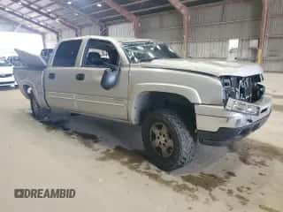 2006 Chevrolet Silverado 1500 LT3 z VIN 2GCEK13T561192377, wystawiony jako Copart lot #81331635 z przebiegiem 306 551 mil mil oraz Szkoda całkowita • Salvage title. Historia ofert i sprzedaży dostępna na DreamBid. Obrazek 4.