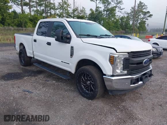 2018 Ford F-250 XL z VIN 1FT7W2BT1JEC39660, wystawiony jako IAAI lot #42953213 z przebiegiem 300 084 mil mil oraz . Historia ofert i sprzedaży dostępna na DreamBid. Obrazek 1.