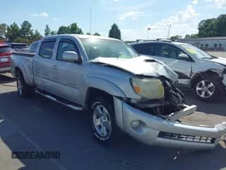 2007 Toyota Tacoma PreRunner z VIN 3TMKU72N57M010562, wystawiony jako IAAI lot #42768521 z przebiegiem 224 133 mil mil oraz . Historia ofert i sprzedaży dostępna na DreamBid. Obrazek 1.
