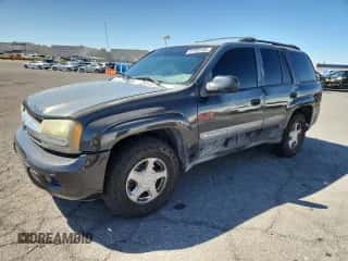 2003 Chevrolet TrailBlazer LS с VIN 1GNDS13S732114687, выставлен на аукционе Copart как лот 81965105 с пробегом 250 374 миль миль и Списание • Salvage title. История ставок и продаж доступна на DreamBid. Изображение 1.