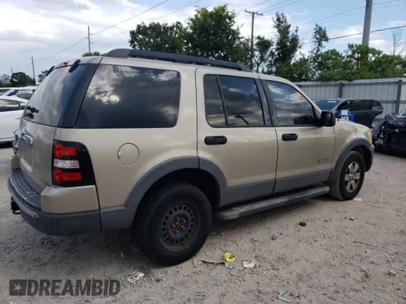 2006 Ford Explorer XLT с VIN 1FMEU63896UB38647, выставлен на аукционе Copart как лот 72395494 с пробегом Не указан миль и Списание • Salvage title. История ставок и продаж доступна на DreamBid. Изображение 3.