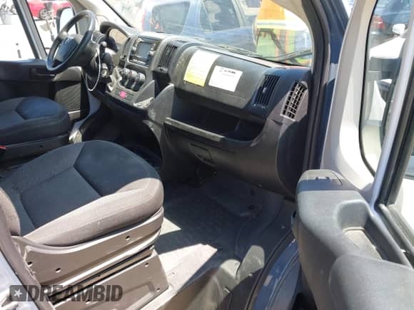 2018 Ram ProMaster Cargo z VIN 3C6TRVDG3JE160932, wystawiony jako IAAI lot #42314215 z przebiegiem 67 704 mil mil oraz . Historia ofert i sprzedaży dostępna na DreamBid. Obrazek 5.