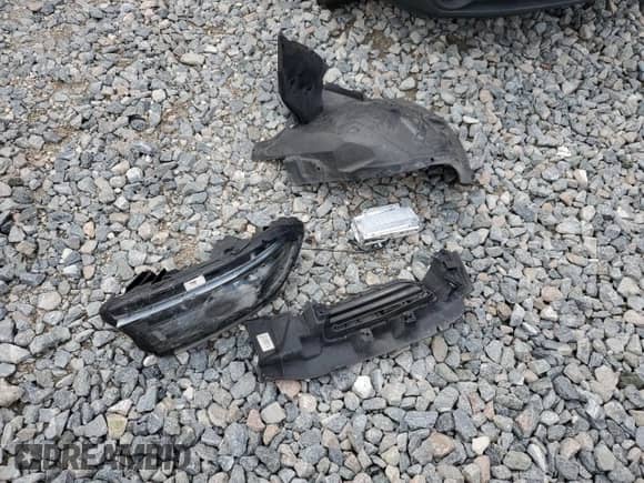 2019 Dodge Charger SXT z VIN 2C3CDXBG6KH695866, wystawiony jako Copart lot #67620525 z przebiegiem 123 751 mil mil oraz Nie do naprawy • Non repairable. Historia ofert i sprzedaży dostępna na DreamBid. Obrazek 12.