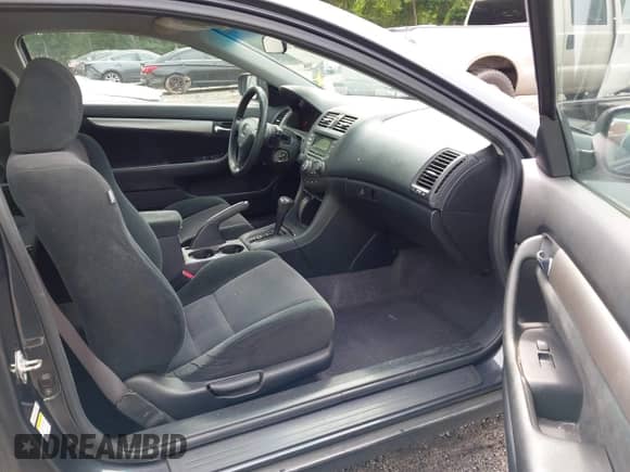 2004 Honda Accord LX z VIN 1HGCM82224A012912, wystawiony jako IAAI lot #42463413 z przebiegiem 255 738 mil mil oraz . Historia ofert i sprzedaży dostępna na DreamBid. Obrazek 5.