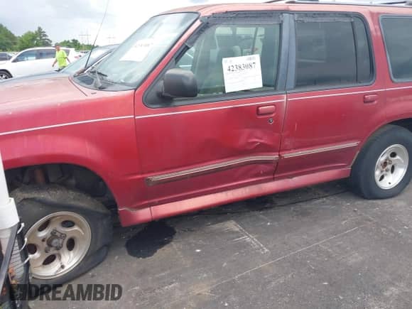 1997 Ford Explorer XL с VIN 1FMDU32X7VUD09221, выставлен на аукционе IAAI как лот 42383087 с пробегом 193 616 миль миль и . История ставок и продаж доступна на DreamBid. Изображение 6.