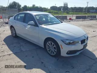 2016 BMW 3 Series 320i xDrive z VIN WBA8E5G5XGNU20281, wystawiony jako IAAI lot #42844832 z przebiegiem 111 104 mil mil oraz . Historia ofert i sprzedaży dostępna na DreamBid. Obrazek 1.