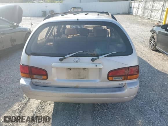 1995 Toyota Camry z VIN 4T1SK12W6SU627643, wystawiony jako Copart lot #70123844 z przebiegiem 228 543 mil mil oraz Szkoda całkowita • Salvage title. Historia ofert i sprzedaży dostępna na DreamBid. Obrazek 6.