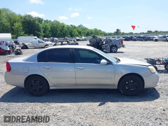 2008 Chevrolet Malibu Classic LT z VIN 1G1ZT58N78F104630, wystawiony jako IAAI lot #42160740 z przebiegiem 136 577 mil mil oraz . Historia ofert i sprzedaży dostępna na DreamBid. Obrazek 13.