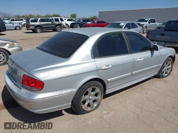 2002 Hyundai Sonata z VIN KMHWF25S92A661453, wystawiony jako IAAI lot #42304453 z przebiegiem 93 192 mil mil oraz . Historia ofert i sprzedaży dostępna na DreamBid. Obrazek 4.