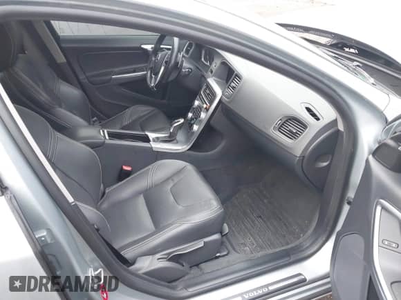 2018 Volvo S60 Dynamic с VIN YV140MTL8J2465284, выставлен на аукционе IAAI как лот 41301104 с пробегом 107 227 миль миль и . История ставок и продаж доступна на DreamBid. Изображение 5.