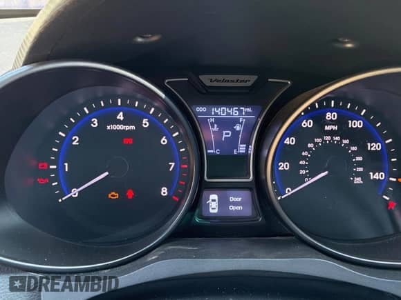 2013 Hyundai Veloster Turbo с VIN KMHTC6AE3DU097576, выставлен на аукционе Copart как лот 82102005 с пробегом 140 467 миль миль и Чистый • Clean title. История ставок и продаж доступна на DreamBid. Изображение 8.