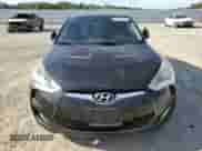 2013 Hyundai Veloster w/Black Int с VIN KMHTC6ADXDU159174, выставлен на аукционе Copart как лот 67471915 с пробегом 146 394 миль миль и Списание • Salvage title. История ставок и продаж доступна на DreamBid. Изображение 5.