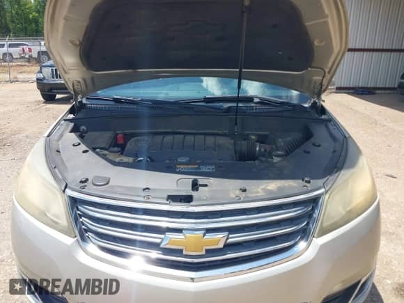 2013 Chevrolet Traverse LT z VIN 1GNKRGKD7DJ135457, wystawiony jako IAAI lot #42769880 z przebiegiem 230 790 mil mil oraz . Historia ofert i sprzedaży dostępna na DreamBid. Obrazek 10.