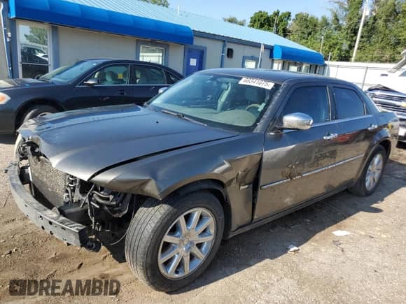 2010 Chrysler 300 Touring Signature with VIN 2C3CA5CV9AH136739, listed as a Copart auction lot 68341075 with 170,788 mi miles and Salvage title. Bid and sale history available at DreamBid. Image 1.