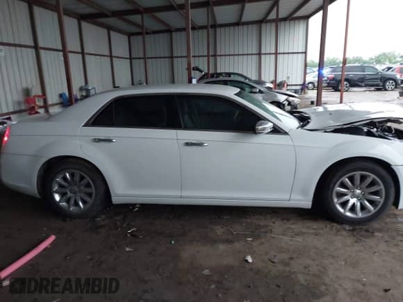 2013 Chrysler 300 C with VIN 2C3CCAET5DH674051, listed as a IAAI auction lot 42185032 with 71,983 mi miles and . Bid and sale history available at DreamBid. Image 12.