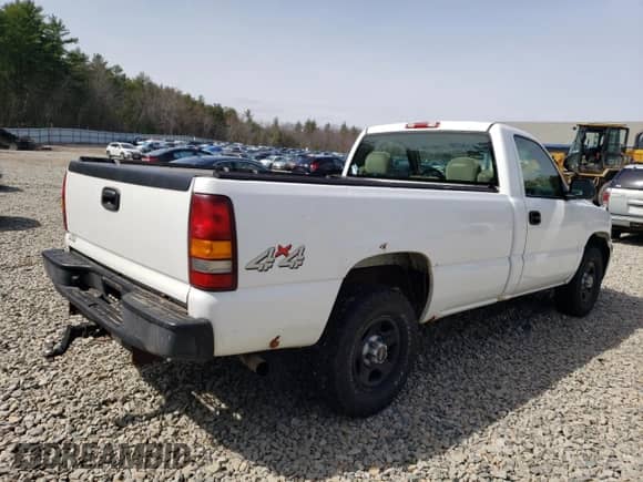 2002 GMC Sierra 1500 z VIN 1GTEK14W02Z211914, wystawiony jako Copart lot #53843685 z przebiegiem 78 825 mil mil oraz Szkoda całkowita • Salvage title. Historia ofert i sprzedaży dostępna na DreamBid. Obrazek 3.