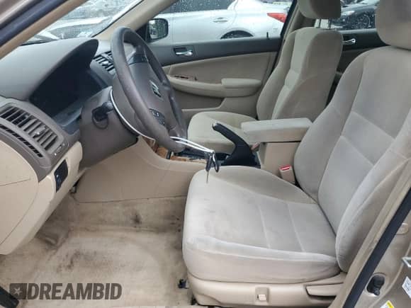 2004 Honda Accord EX z VIN 1HGCM56604A139055, wystawiony jako Copart lot #89689915 z przebiegiem 167 371 mil mil oraz Czysty tytuł • Clean title. Historia ofert i sprzedaży dostępna na DreamBid. Obrazek 7.