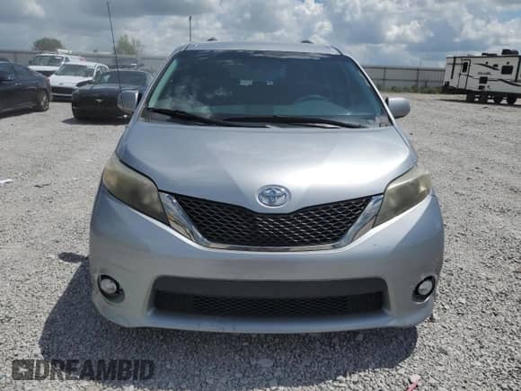 2011 Toyota Sienna SE with VIN 5TDXK3DC8BS110311, listed as a Copart auction lot 66532675 with 224,857 mi miles and Salvage title. Bid and sale history available at DreamBid. Image 5.