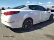 2015 Kia Optima LX z VIN KNAGM4A70F5648405, wystawiony jako Copart lot #89859585 z przebiegiem 167 302 mil mil oraz Czysty tytuł • Clean title. Historia ofert i sprzedaży dostępna na DreamBid. Obrazek 3.