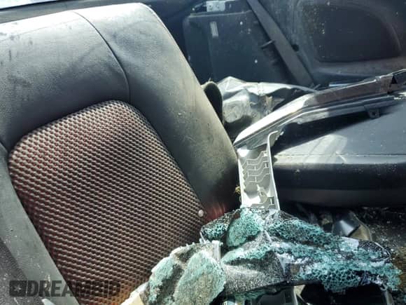 2006 Hyundai Tiburon GT с VIN KMHHN65F76U203646, выставлен на аукционе Copart как лот 65899555 с пробегом Не указан миль и Списание • Salvage title. История ставок и продаж доступна на DreamBid. Изображение 10.