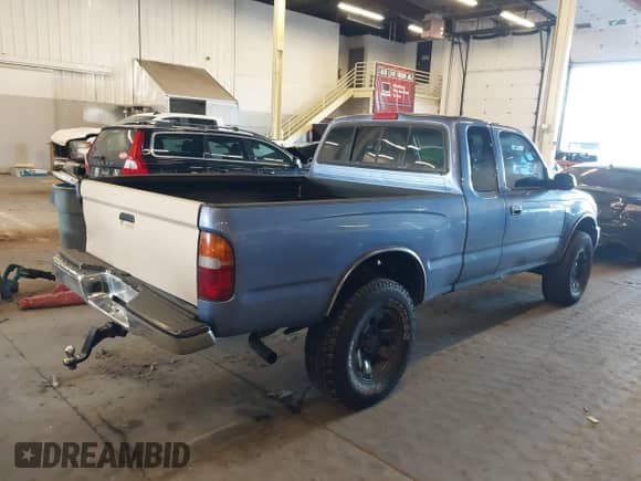 2000 Toyota Tacoma with VIN 4TAWM72N5YZ650056, listed as a IAAI auction lot 41680278 with 257,819 mi miles and . Bid and sale history available at DreamBid. Image 4.