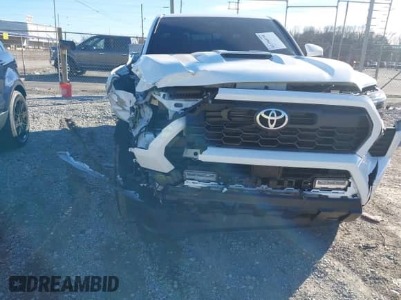 2024 Toyota Tacoma SR5 with VIN 3TMLB5JN1RM022825, listed as a IAAI auction lot 41356038 with 3,977 mi miles and . Bid and sale history available at DreamBid. Image 6.