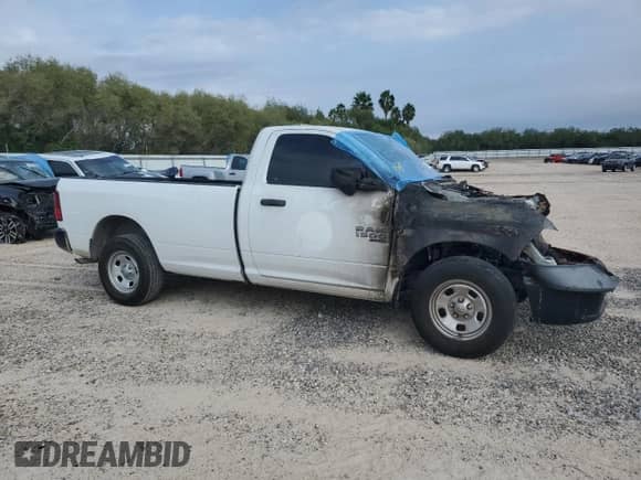 2020 Ram 1500 Tradesman z VIN 3C6JR6DT7LG170445, wystawiony jako Copart lot #80922994 z przebiegiem Nie podano mil oraz Szkoda całkowita • Salvage title. Historia ofert i sprzedaży dostępna na DreamBid. Obrazek 4.