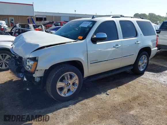 2010 Chevrolet Tahoe LTZ z VIN 1GNUCCE04AR277838, wystawiony jako IAAI lot #42854131 z przebiegiem 161 680 mil mil oraz . Historia ofert i sprzedaży dostępna na DreamBid. Obrazek 20.
