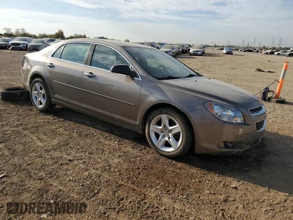 2012 Chevrolet Malibu 1LS z VIN 1G1ZB5E06CF322160, wystawiony jako Copart lot #84866225 z przebiegiem 84 438 mil mil oraz Szkoda całkowita • Salvage title. Historia ofert i sprzedaży dostępna na DreamBid. Obrazek 4.