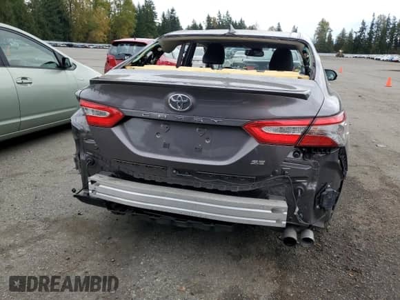 2019 Toyota Camry SE z VIN 4T1B11HK0KU207285, wystawiony jako Copart lot #82714065 z przebiegiem 57 939 mil mil oraz Szkoda całkowita • Salvage title. Historia ofert i sprzedaży dostępna na DreamBid. Obrazek 6.