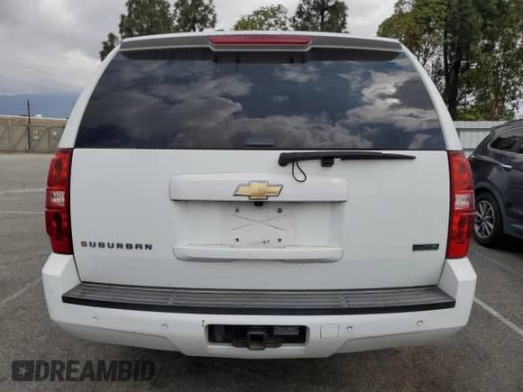 2010 Chevrolet Suburban LT z VIN 1GNUCJE05AR210539, wystawiony jako Copart lot #54875855 z przebiegiem 166 305 mil mil oraz Czysty tytuł • Clean title. Historia ofert i sprzedaży dostępna na DreamBid. Obrazek 6.