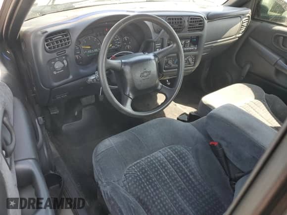2001 Chevrolet S-10 LS с VIN 1GCCS19WX18150253, выставлен на аукционе Copart как лот 81820145 с пробегом 211 370 миль миль и Списание • Salvage title. История ставок и продаж доступна на DreamBid. Изображение 8.