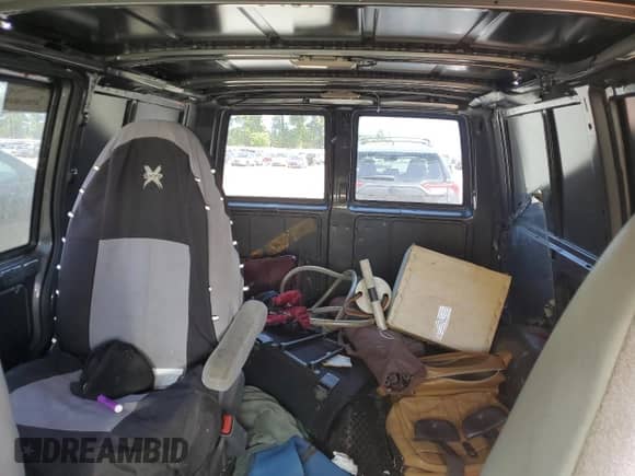 2002 Chevrolet Astro Cargo с VIN 1GCDM19X42B129149, выставлен на аукционе Copart как лот 58717615 с пробегом 173 602 миль миль и Списание • Salvage title. История ставок и продаж доступна на DreamBid. Изображение 10.