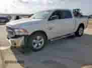 2019 Ram 1500 Big Horn z VIN 1C6RR6LT9KS572754, wystawiony jako Copart lot #61597355 z przebiegiem 105 066 mil mil oraz Szkoda całkowita • Salvage title. Historia ofert i sprzedaży dostępna na DreamBid. Obrazek 1.