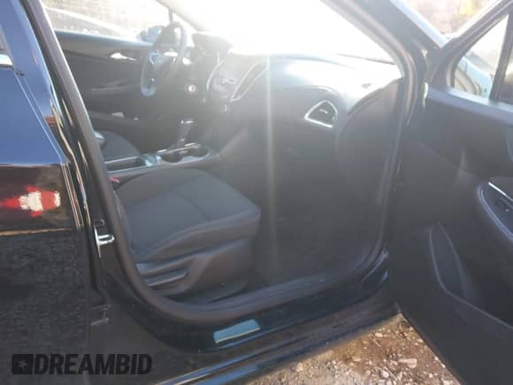 2017 Chevrolet Cruze LT с VIN 1G1BE5SM2H7246955, выставлен на аукционе IAAI как лот 43536453 с пробегом 46 373 миль миль и . История ставок и продаж доступна на DreamBid. Изображение 5.